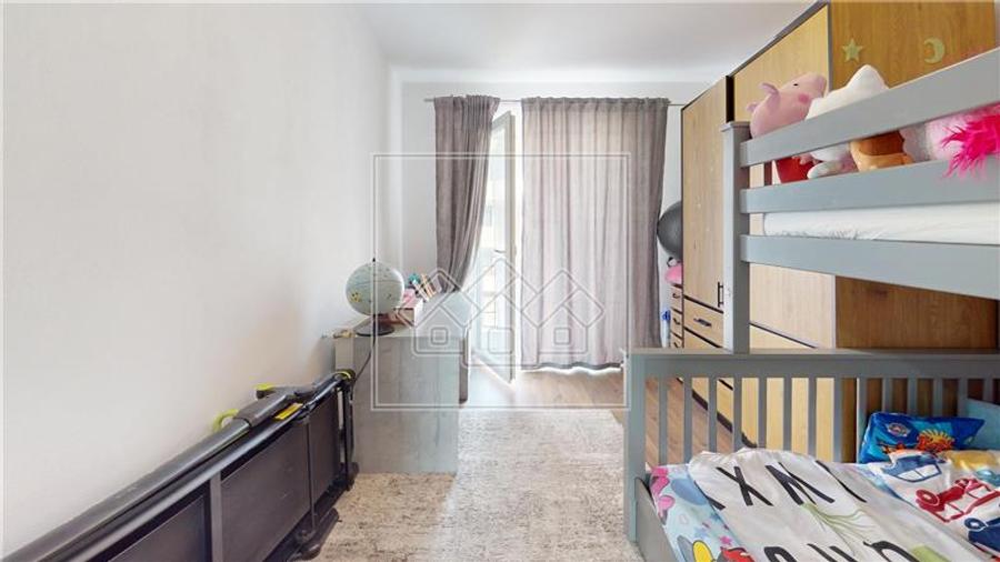 Apartament cu 3 camere decomandat în Șelimbăr