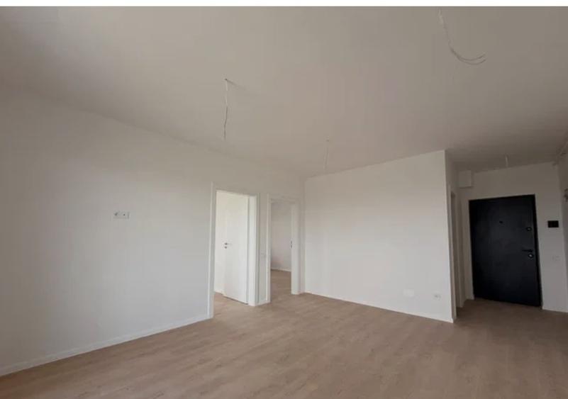 Apartament cu 3 camere decomandat în Florești