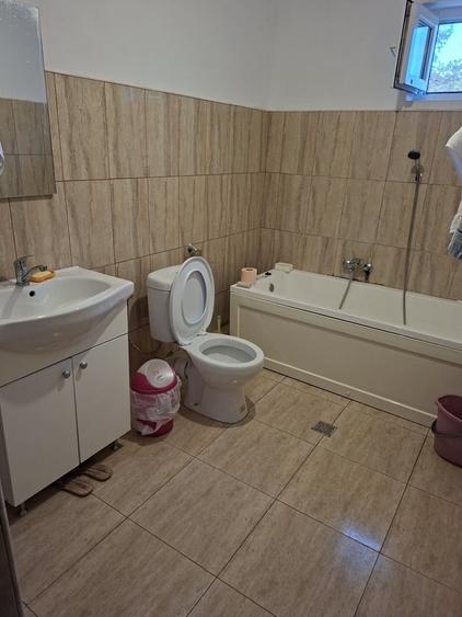 Casă cu 5 camere cu Teren 400 Mp în Prelungirea Ghencea