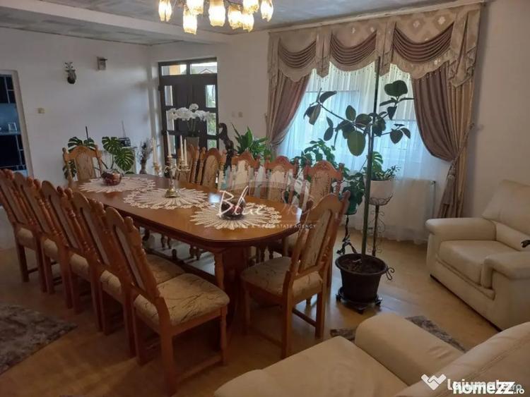 Casă cu 8 camere cu Teren 330 Mp în Eforie