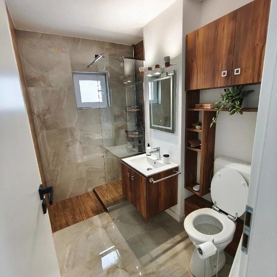 Apartament cu 3 camere decomandat în Alfa