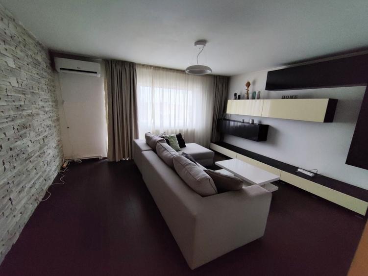 Apartament cu 3 camere decomandat în Central