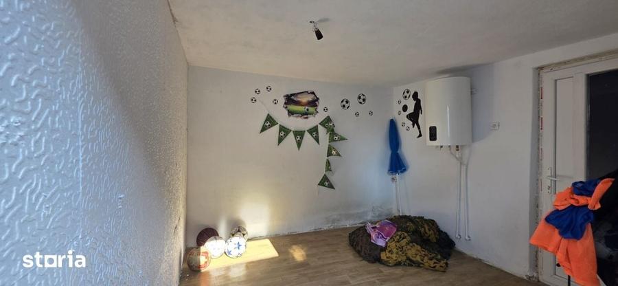 Casă cu 6 camere cu Teren 580 Mp în Podari
