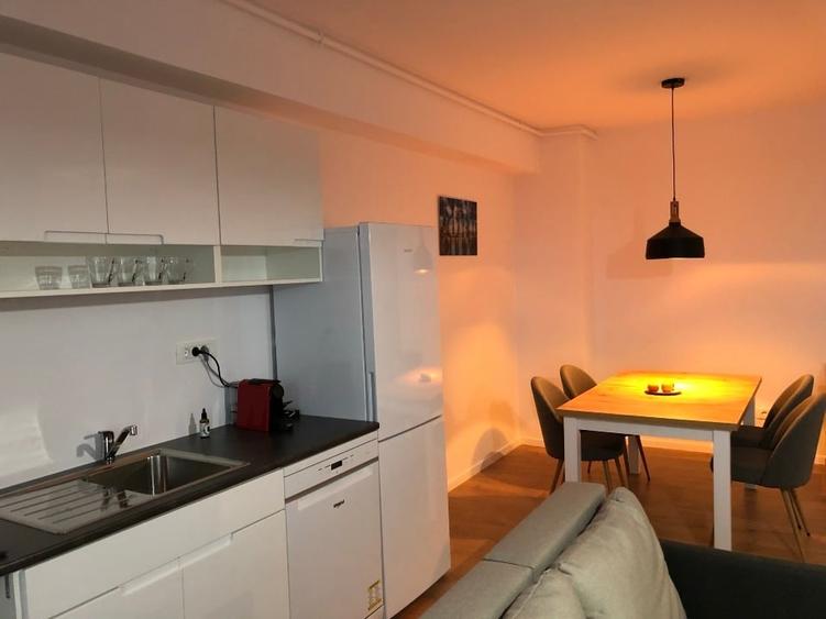 Apartament cu 2 camere semidecomandat, mobilat în Torontalului
