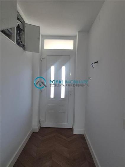 Duplex cu 5 camere cu Piscina în Păulești