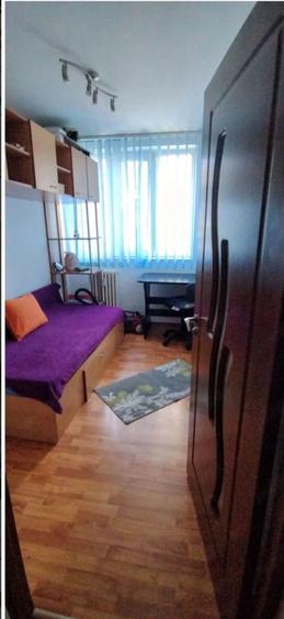 Apartament cu 3 camere semidecomandat în Drumul Taberei