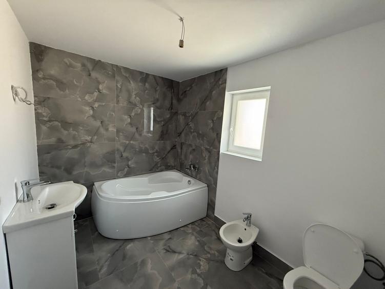 Casă individuală cu 4 camere! Dormitor la parter și 600mp teren! Comision 0% - 8