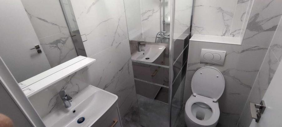 Apartament cu 3 camere semidecomandat în Florești