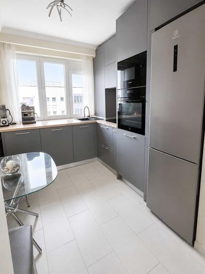 Apartament cu 3 camere semidecomandat în Titan