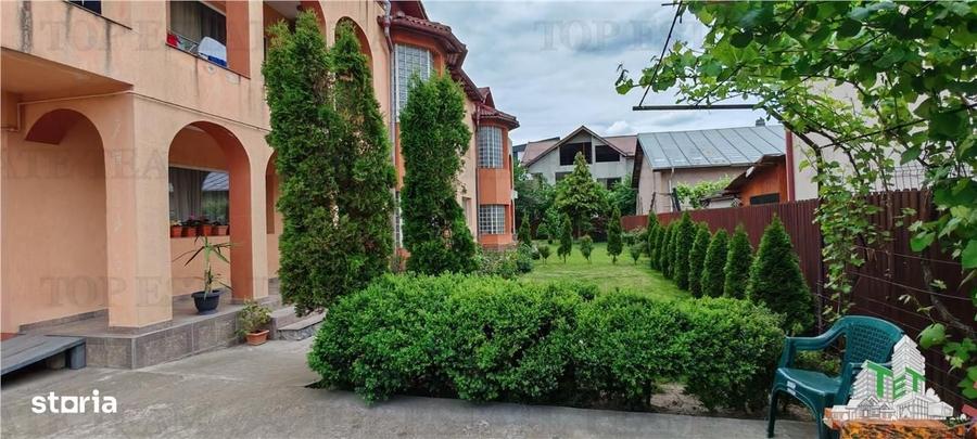 Casă cu 4 camere în Roșu