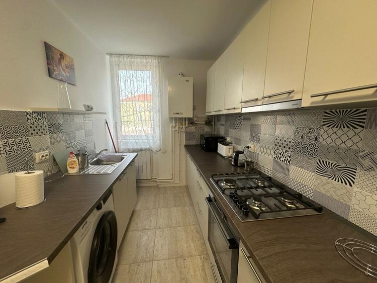 Apartament cu 2 camere decomandat, mobilat în Cugir