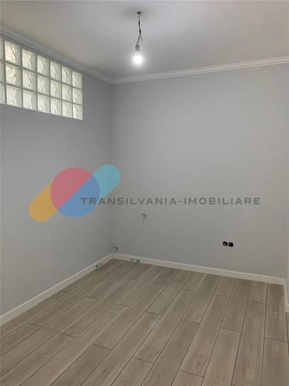 Apartament cu 4 camere semidecomandat în Central