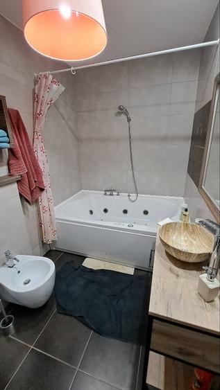 Apartament cu 4 camere decomandat, mobilat în Exterior Nord