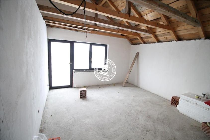 Casă cu 5 camere cu Teren 500 Mp în Holboca