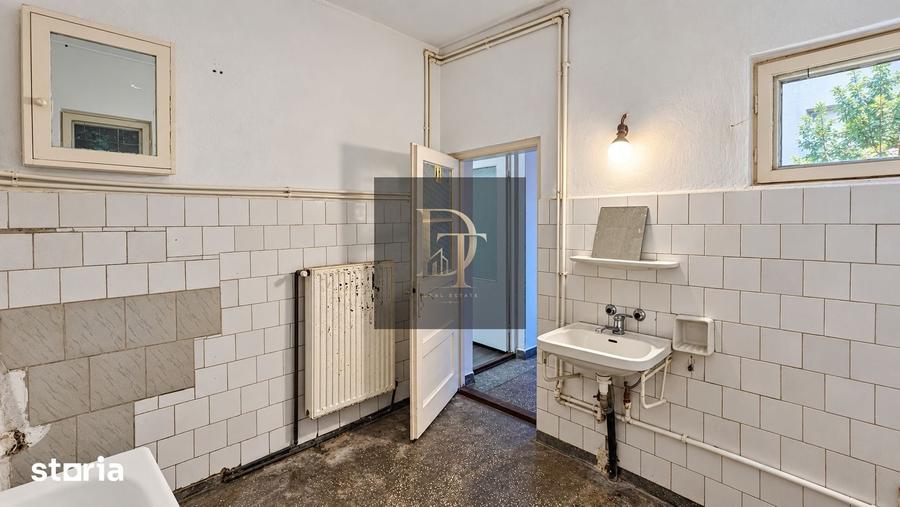 Casă cu 5 camere cu Teren 446 Mp în Florilor