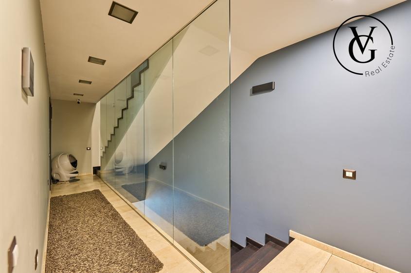 Casă individuală cu 10 camere cu Piscina în Central