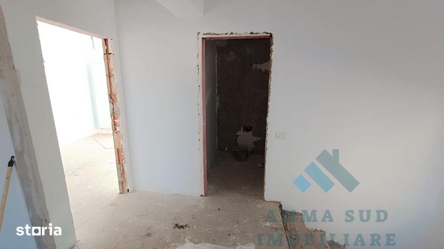 Casă cu 4 camere cu Teren 539 Mp în Glina