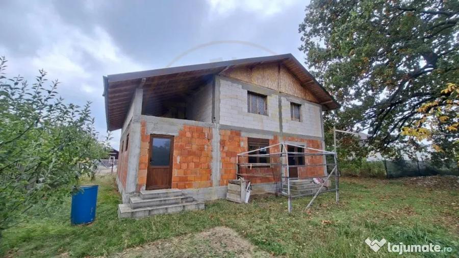 Casă cu 4 camere cu Teren 578 Mp în Cerșani