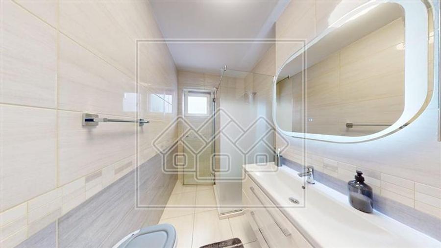 Apartament cu 3 camere decomandat în Piața Cluj