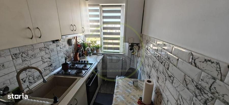 Apartament cu 2 camere semidecomandat în Craiovița Nouă — fotografia 1