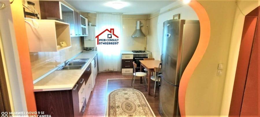 Apartament cu 4 camere decomandat în Narcisa