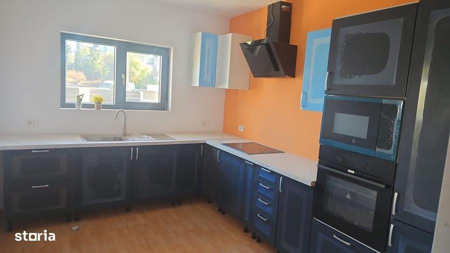 Casă cu 4 camere în Băneasa