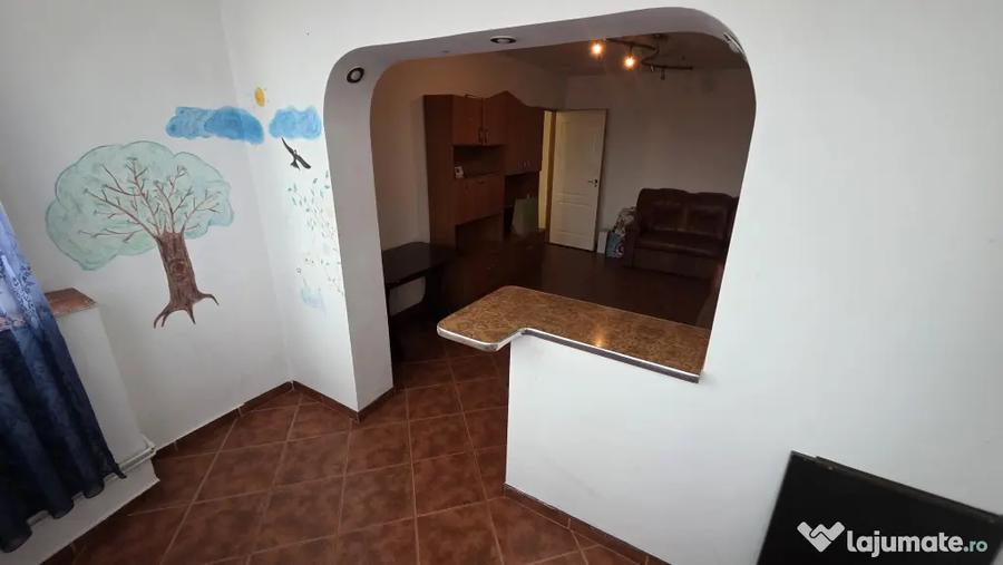 Apartament cu 3 camere decomandat, mobilat în Noua