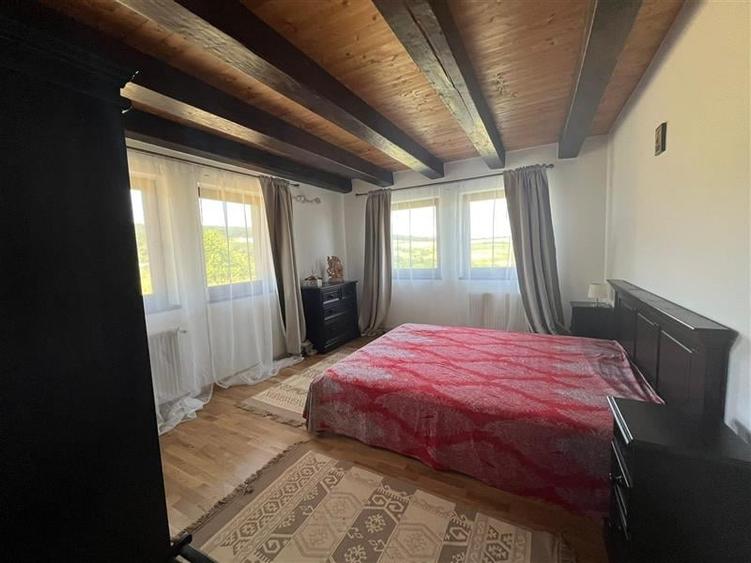 Casă individuală cu 6 camere cu Teren 46000 Mp în Herghelia