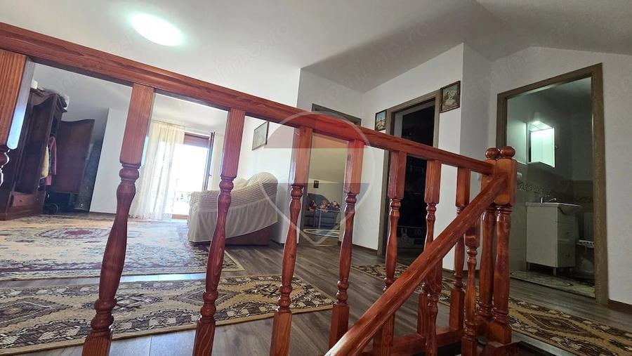Casă cu 7 camere cu Teren 1400 Mp în Văleni