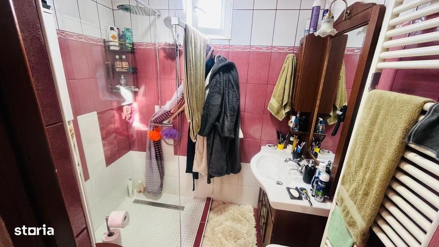 Casă cu 4 camere în Central