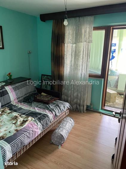 Apartament 3 camere, etaj 10, balcon ?i lift, ultracentral