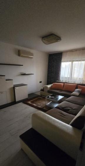 Apartament cu 3 camere decomandat în Casa de Cultură