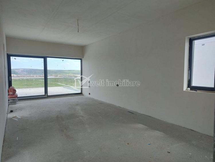 Casă cu 6 camere cu Teren 177 Mp în Sopor