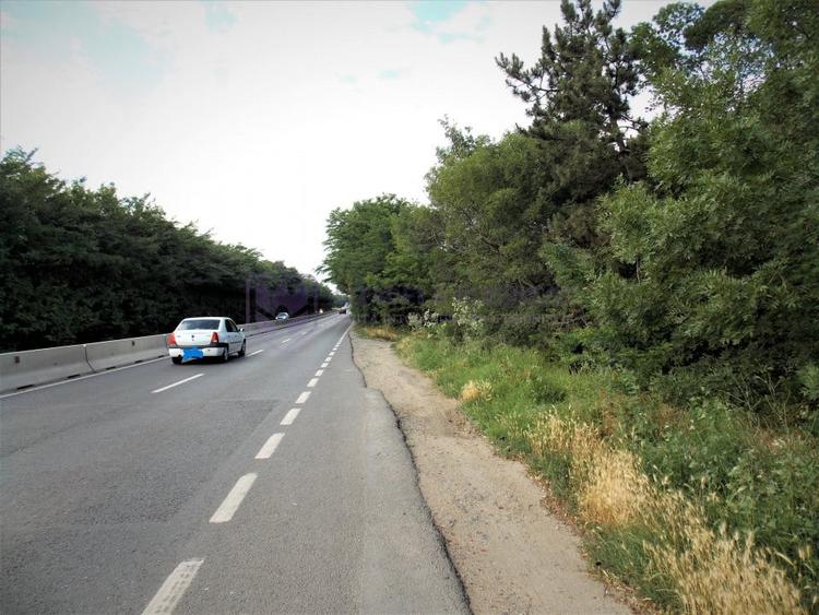 Teren Construcții intravilan de 1500 mp, în Lazu