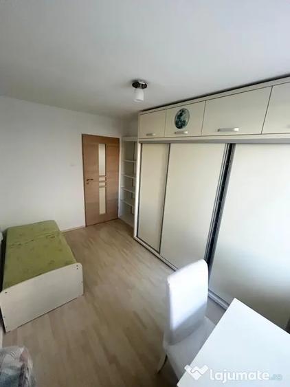 Apartament cu 3 camere decomandat în Obor