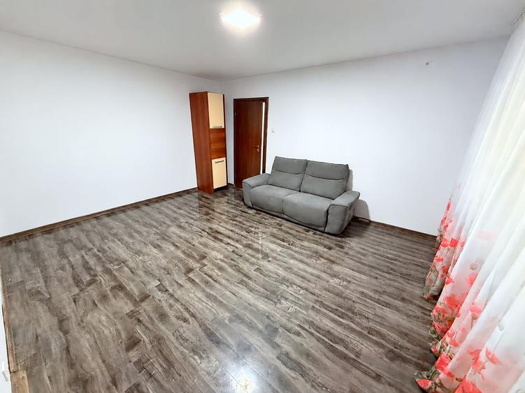 Apartament cu 4 camere decomandat în Vitan Mall