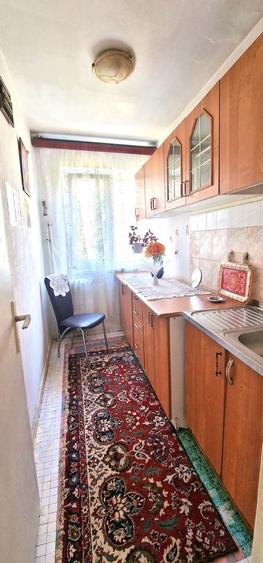Apartament cu 3 camere semidecomandat în Km 4-5