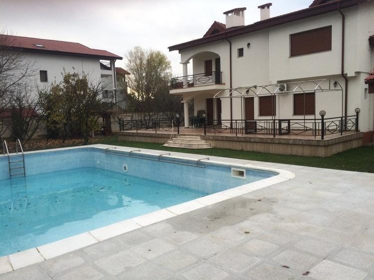 Casă individuală cu 9 camere cu Piscina în Băneasa