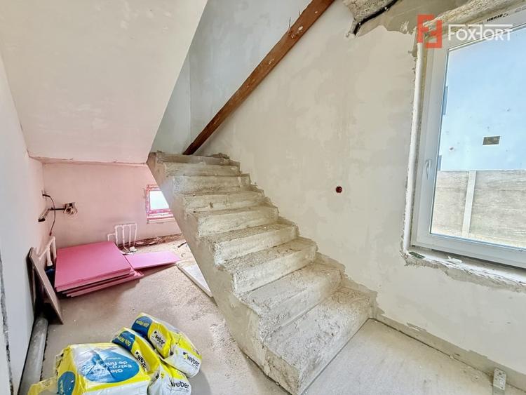 Casă individuală cu 4 camere cu Canalizare în Sânandrei