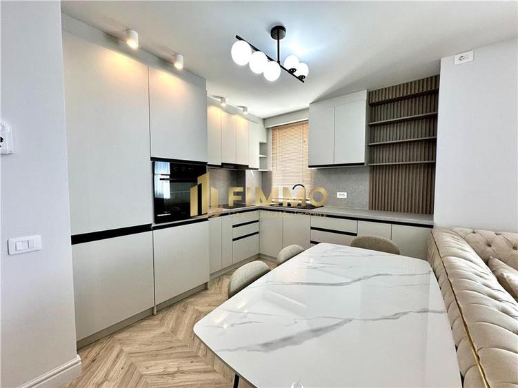 Apartament cu 3 camere semidecomandat în Policlinica