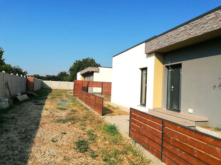 Casă individuală cu 4 camere cu Canalizare în Berceni