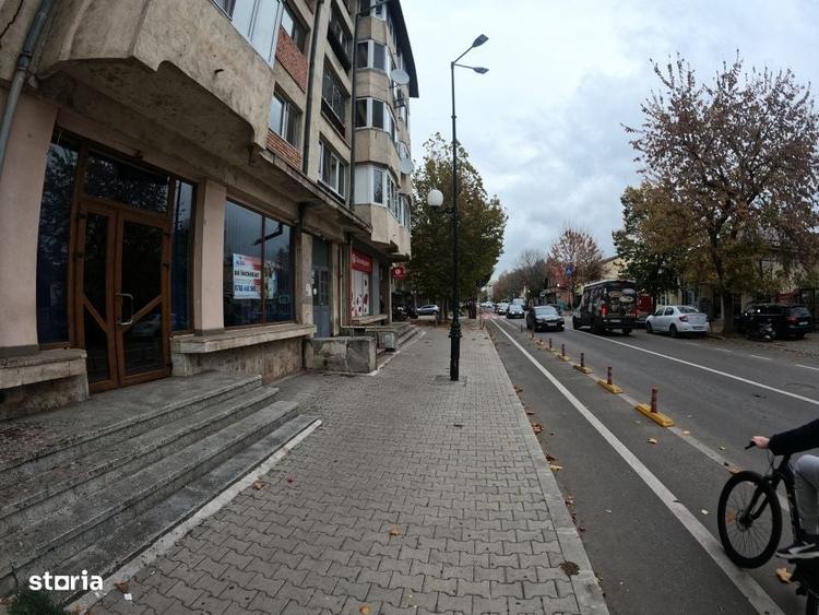 Spațiu comercial, de 70 mp, în Uiești
