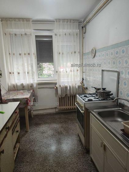 Apartament cu 2 camere semidecomandat, mobilat în Baba Novac