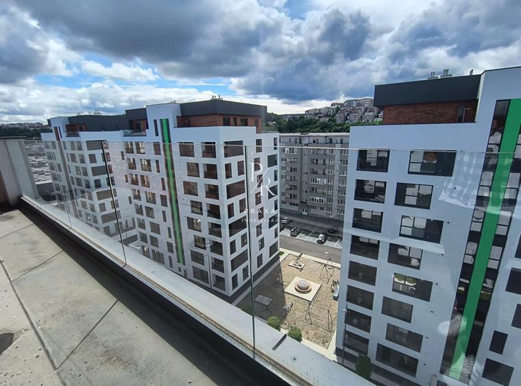 Penthouse cu 4 camere decomandat în Florești