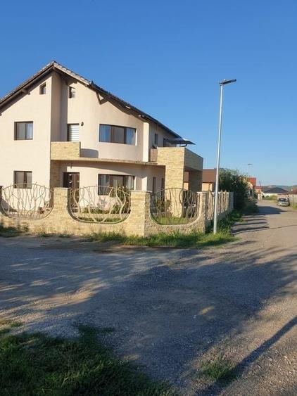 Casă cu 4 camere în Micești