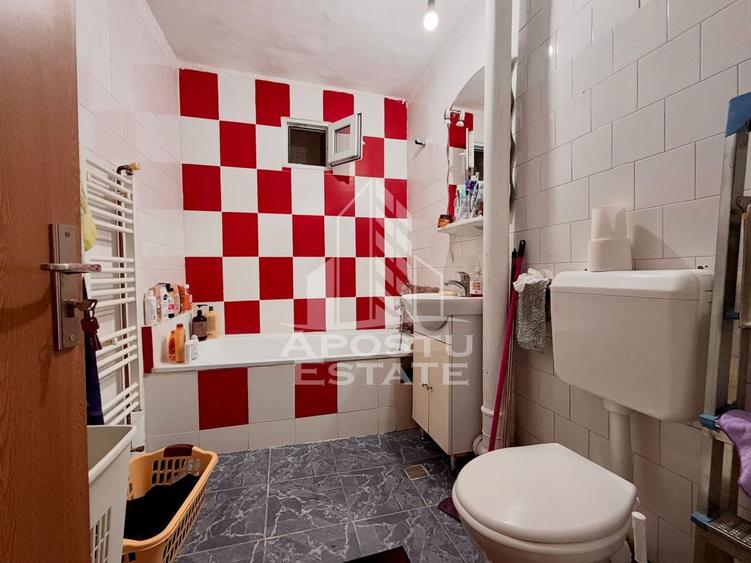 Apartament cu 3 camere decomandat, mobilat în Girocului