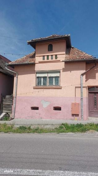 Casă cu 4 camere în Coroi