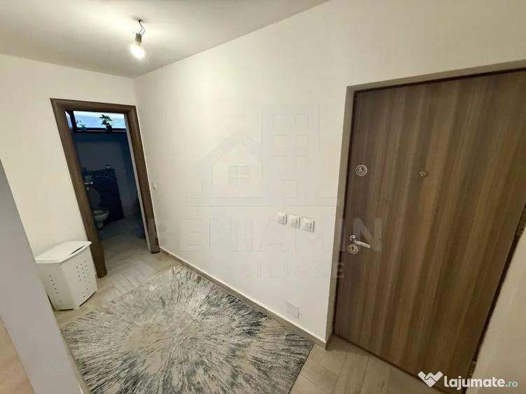 Apartament cu 3 camere semidecomandat în Central