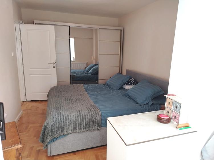 Apartament cu 4 camere decomandat în Central