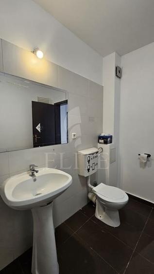 Apartament cu 4 camere semidecomandat în Zorilor